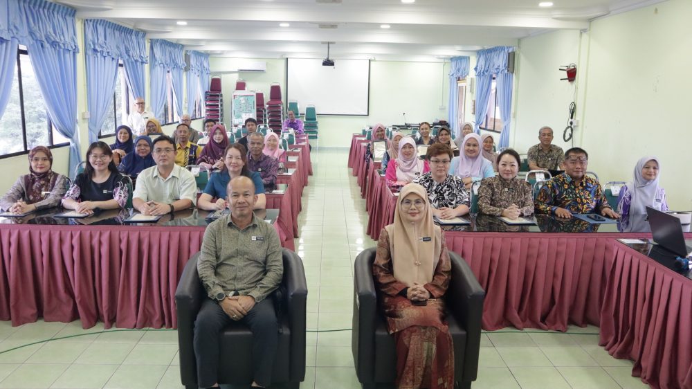 Majlis Penyerahan Surat Kenaikan Pangkat Pegawai Perkhidmatan Pendidikan dan Anggota Kumpulan Pelaksana TBBK Fasa 1 Tahun 2025