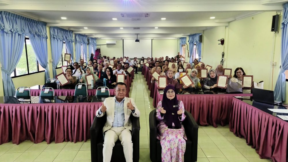 Majlis Penyerahan Surat Kenaikan Pangkat Pegawai Perkhidmatan Pendidikan dan Anggota Kumpulan Pelaksana Tahun 2026